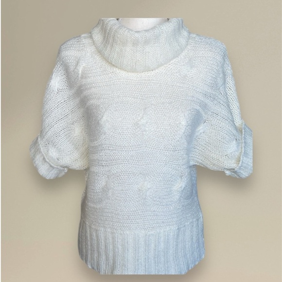 Winter White Cowl Neck Short Sleeve Pullover Knit Sweater Cream Ivory Sz Medium - Picture 1 of 9